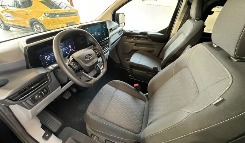 Ford Tourneo Custom KM0 pieno
